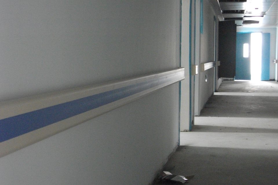 【浙江省】義烏市后宅社區(qū)衛(wèi)生服務(wù)中心里走廊扶手選的哪樣的呢？