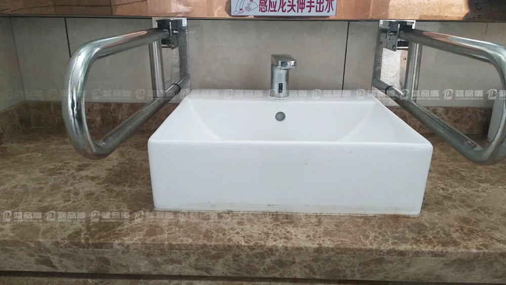 怎樣提高殘疾人使用廁所的安全感？這個客戶用不銹鋼扶手做到了